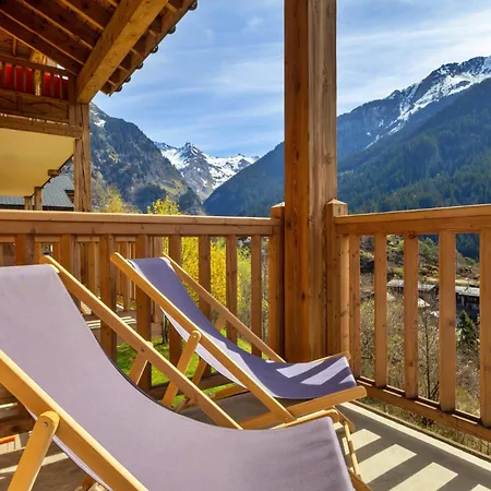 Ours, Vue Montagne Piscine Et Hébergement de vacances *
