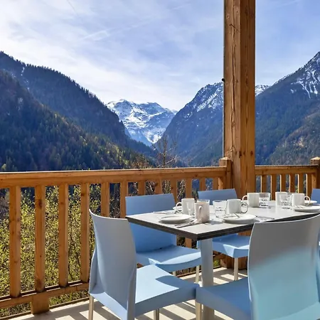 Ours, Vue Montagne Piscine Et