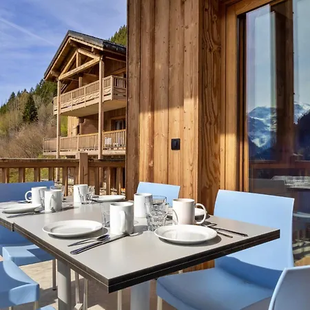 Ours, Vue Montagne Piscine Et Hébergement de vacances La Plagne