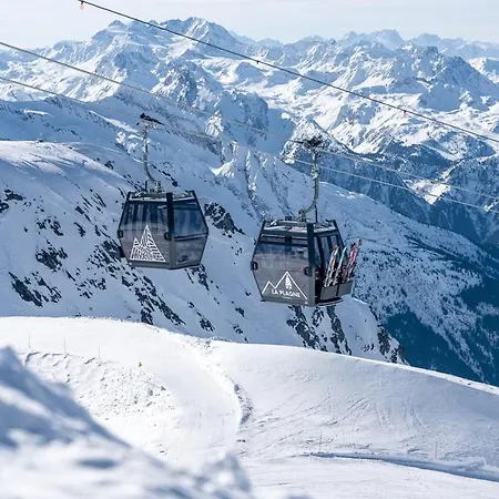 Ours, Vue Montagne Piscine Et *
